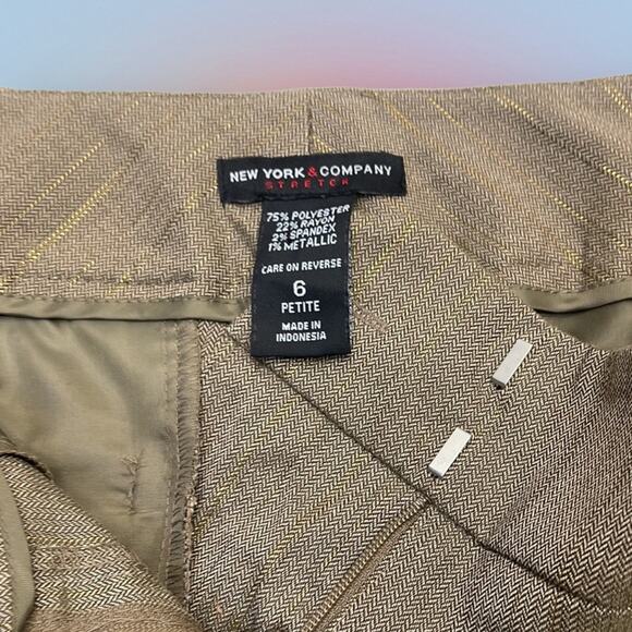 NY & COMPANY Women’s 6P Tan Gold Stripe Pant - Picture 3 of 4